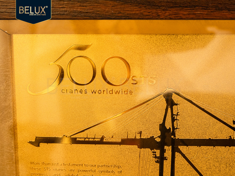 Tranh Bến Cảng Huỳnh Thy 32x25cm bằng đồng mạ vàng 24k thiết kế theo yêu cầu